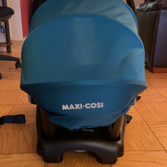 I’m Selling 2 Car seats for a boy and girl - Picture 3 of 8